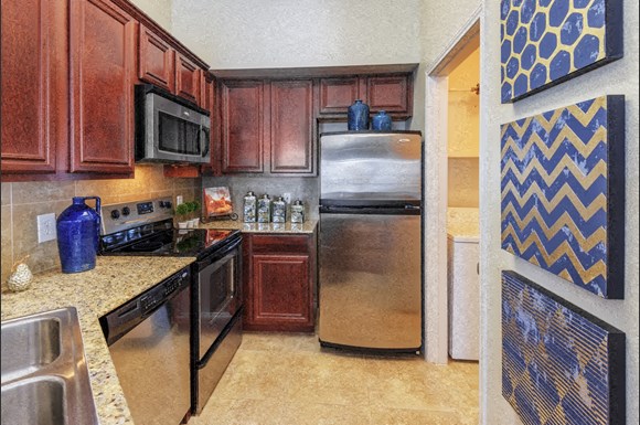 Lakeside At Coppell Apartments 620 N Coppell Road